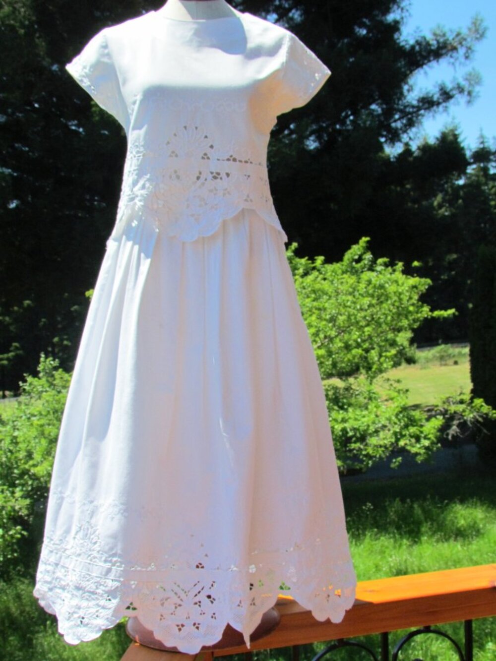 WHITE TOP & SKIRT OUTFIT, 6-8, COTTON w SCALLOPS, VINTAGE NANCY JOHNSON SUNDAY
